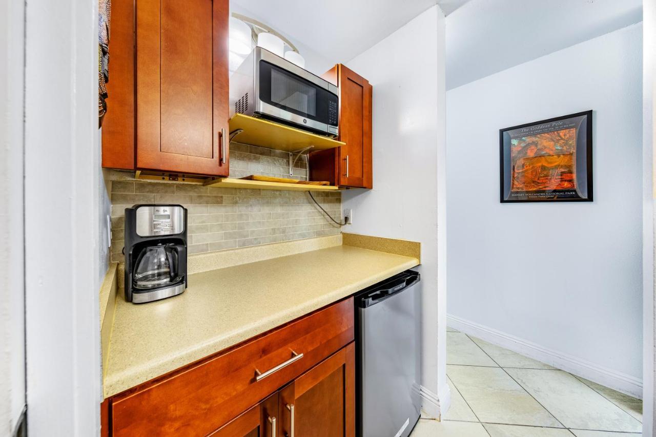 Downtown Hawaiian Paradise Condo With Hot Tub, Pool & Beach - Kona Islander Inn Kailua-Kona Exterior photo